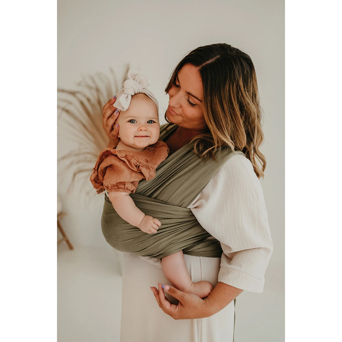 Écharpe De Portage Extensible Tricot-Slen Bambou Bio Khaki De Babylonia 4 Écharpe De Portage Extensible Tricot-Slen Bambou Bio Khaki De Babylonia – Image 2